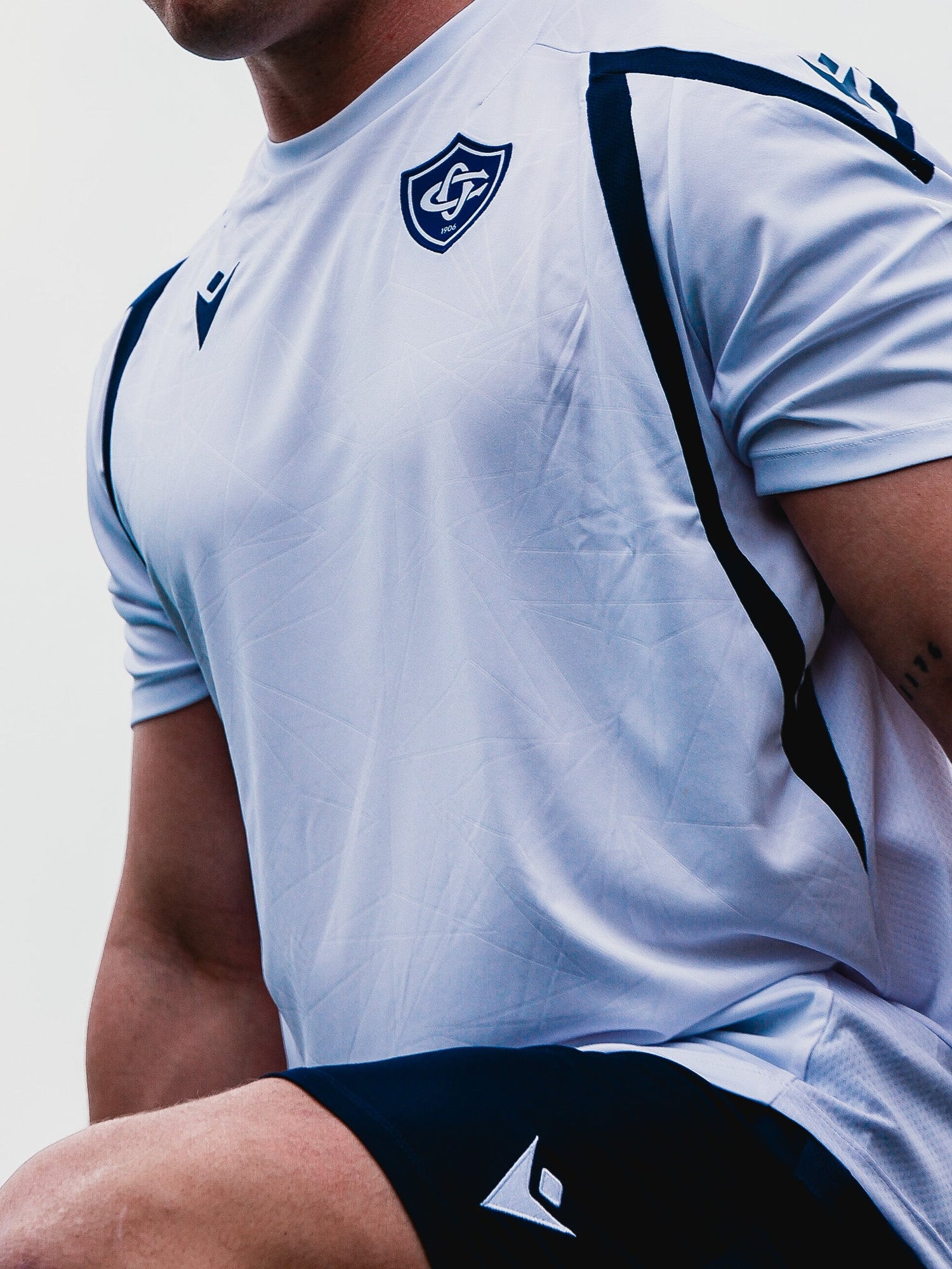 TENUES OFFICIELLES MACRON
